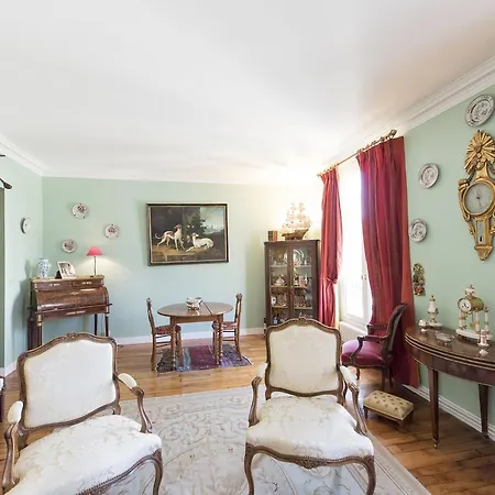 Appartement Veeve - Antique French Splendour *