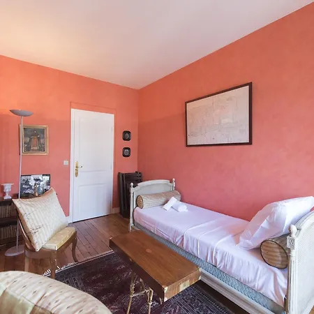 Veeve - Antique French Splendour * Paris