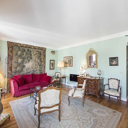 Veeve - Antique French Splendour *