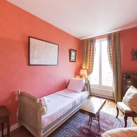 Veeve - Antique French Splendour *